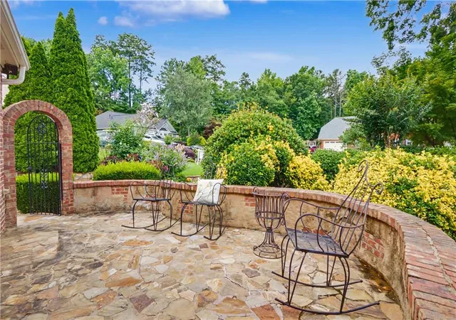 4th image of 360 Oak Ter, Alpharetta, GA 30009 | MLS# 7793309