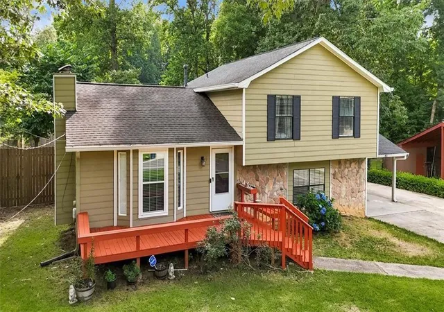 2nd image of 270 Amberwood Dr Nw, Lawrenceville, GA 30044 | MLS# 7790970