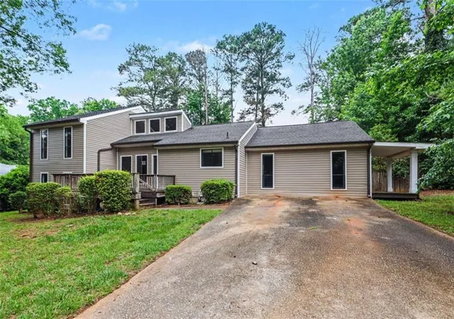 Photo 2 of Sale Pending at 6742 Oakland Dr, Douglasville, GA 30135 | MLS# 7804473 | Listing updated on 2026-08-20
