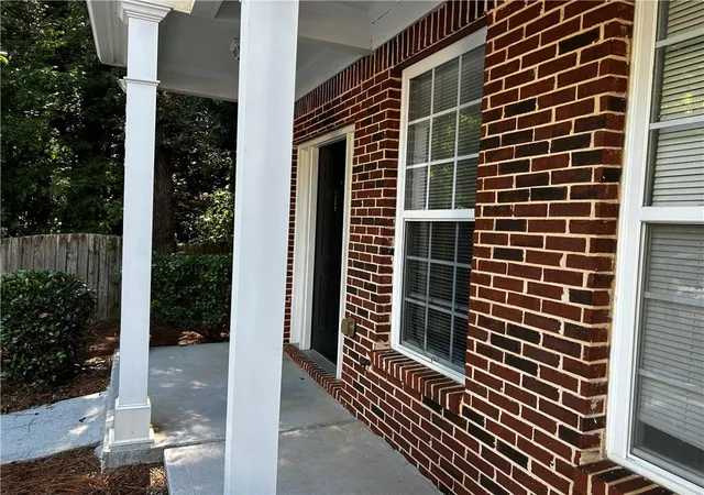 Photo 3 of Townhouse for sale at 4852 Hairston Park Sq, Stone Mountain, GA 30083 | MLS# 7809673 | Listing updated on 2026-08-30
