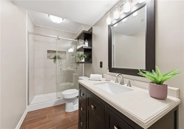 Listing Photo 2 - Condo for sale in building located at 73 Montre Sq NW, Atlanta, GA 30327