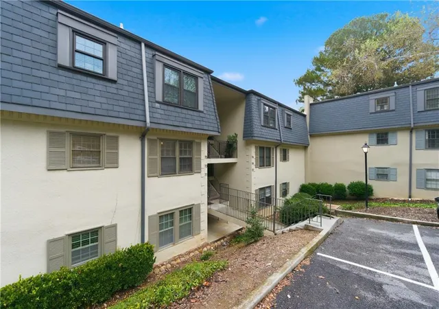 Photo 1 of Condo for sale at 73 Montre Sq Nw, Atlanta, GA 30327 | MLS# 7819439 | Listing updated on 2026-09-10