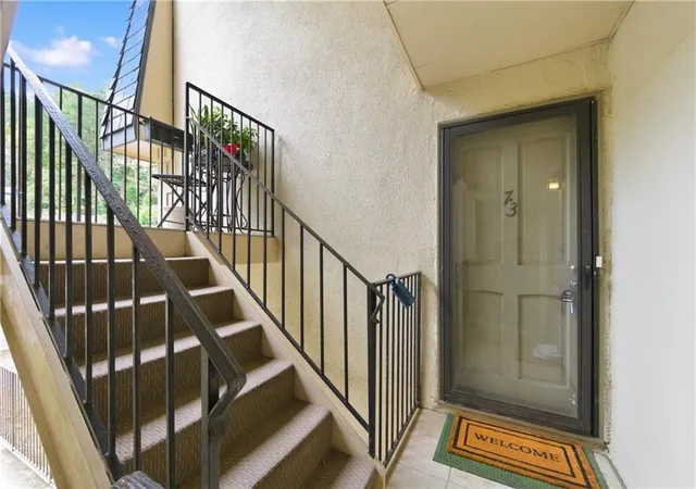 Photo 2 of Condo for sale at 73 Montre Sq Nw, Atlanta, GA 30327 | MLS# 7819439 | Listing updated on 2026-09-10