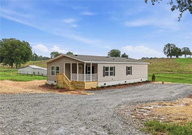 1st image of 915 Smith Loop Rd, Demorest, GA 30535 | MLS# 7823874