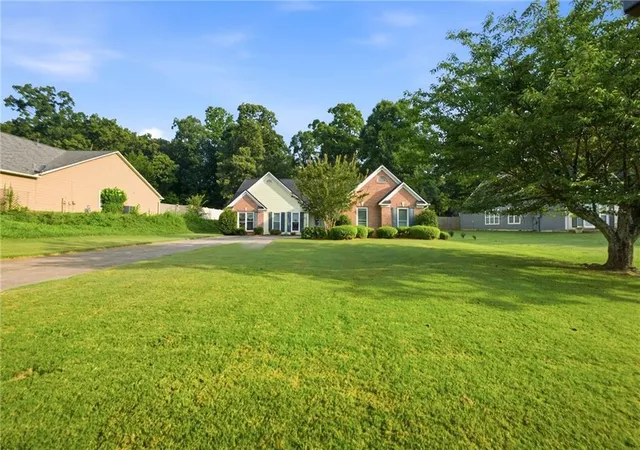 Homes for sale in Flowery Branch, GA | 5603 Newberry Point Dr, Flowery Branch, GA 30542 | MLS# 7787840