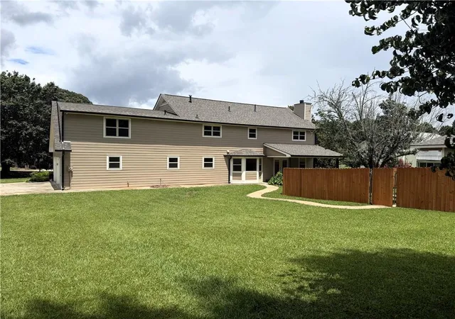 Photo 3 of Sale Pending at 910 Kite Lake Trl, Fayetteville, GA 30214 | MLS# 7755544 | Listing updated on 2026-08-23