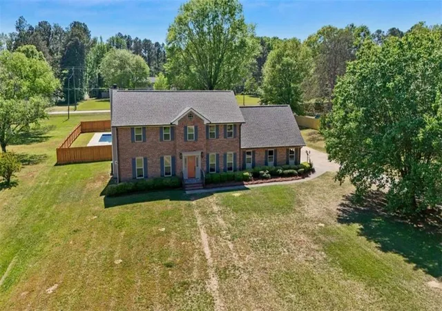 Photo 4 of Sale Pending at 910 Kite Lake Trl, Fayetteville, GA 30214 | MLS# 7755544 | Listing updated on 2026-08-23