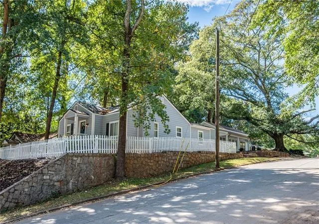 Photo 2 of Single family home for sale at 937 Lawton St Sw, Atlanta, GA 30310 | MLS# 7809933 | Listing updated on 2026-09-22