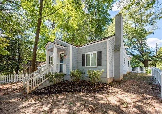 Photo 3 of Single family home for sale at 937 Lawton St SW, Atlanta, GA 30310 | MLS# 7809933 | Listing updated on 2026-09-22
