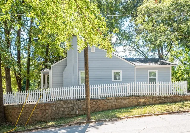 Photo 4 of Single family home for sale at 937 Lawton St SW, Atlanta, GA 30310 | MLS# 7809933 | Listing updated on 2026-09-22
