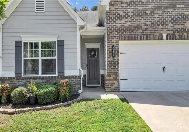 2nd image of 221 Woodford Dr, Canton, GA 30115 | MLS# 7824707