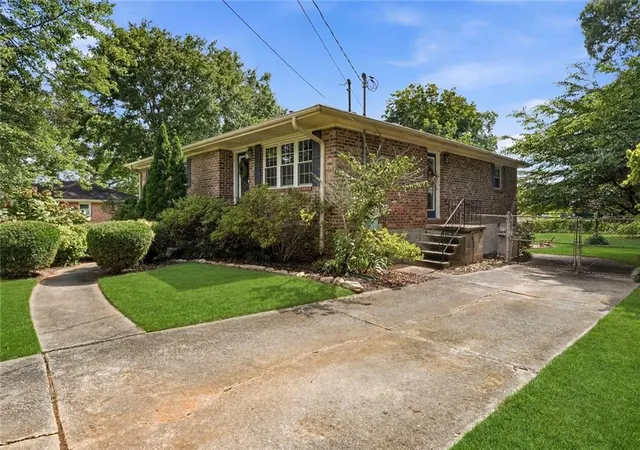 image of 3401 Emerson St Se, Smyrna, GA 30082 | MLS# 7789914