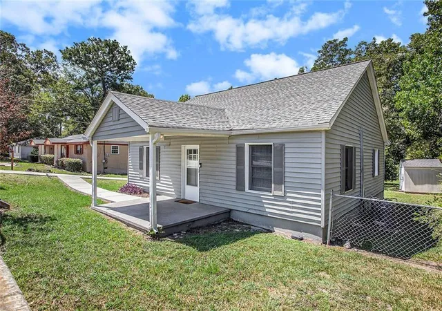Photo 3 of Single family home for sale at 1298 Irwin Brg Rd Nw, Conyers, GA 30012 | MLS# 7700776 | Listing updated on 2026-08-27