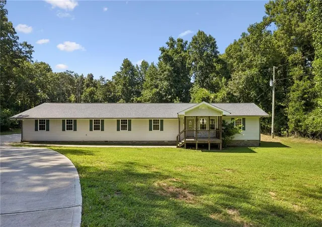 Photo 1 of Single family home for sale at 6113 Grant Ford Rd, Gainesville, GA 30506 | MLS# 7828887 | Listing updated on 2026-09-12
