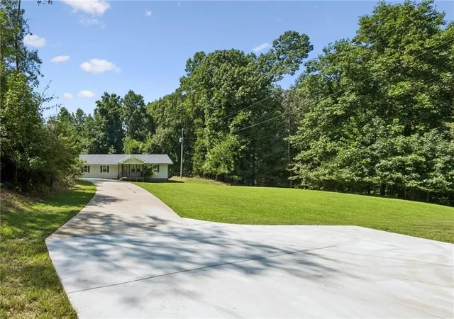 Photo 4 of Single family home for sale at 6113 Grant Ford Rd, Gainesville, GA 30506 | MLS# 7828887 | Listing updated on 2026-09-12