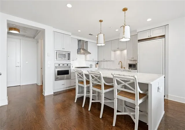 Photo 3 of Condo for sale at 3630 Peachtree Rd NE #2302, Atlanta, GA 30326 | MLS# 7809277 | Listing updated on 2026-09-11