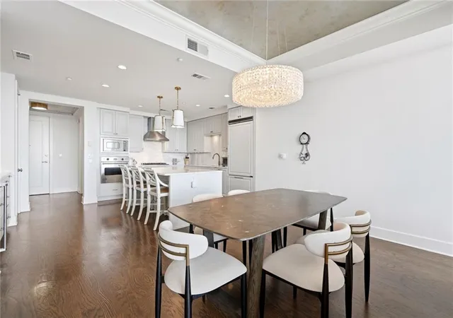 Photo 4 of Condo for sale at 3630 Peachtree Rd NE #2302, Atlanta, GA 30326 | MLS# 7809277 | Listing updated on 2026-09-11