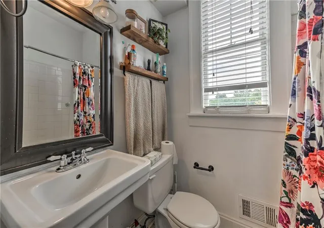 2nd image of 733 Frederica St Ne, Atlanta, GA 30306