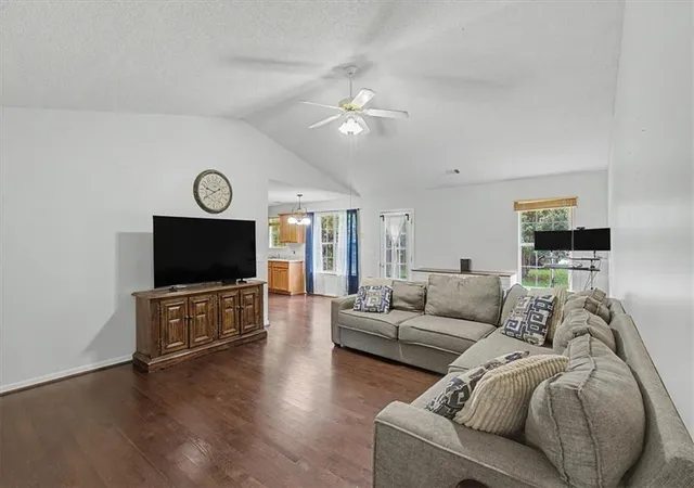 3rd image of 28 Autumn Ridge Dr, Euharlee, GA 30145 | MLS# 7818363