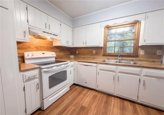 Photo 2 of Sale Pending at 3318 Ben Hl St Sw, Marietta, GA 30008 | MLS# 7822047 | Listing updated on 2026-09-12
