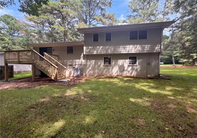 Photo 4 of Sale Pending at 3318 Ben Hl St SW, Marietta, GA 30008 | MLS# 7822047 | Listing updated on 2026-09-12
