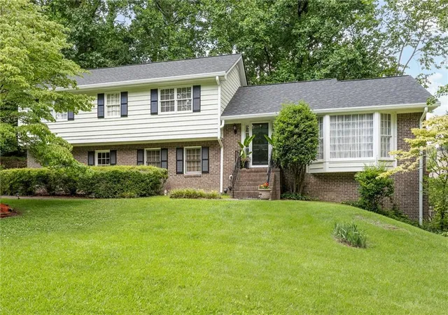 Photo 1 of Single family home for sale at 422 Woodstone W Dr, Marietta, GA 30068 | MLS# 7792979 | Listing updated on 2026-08-20