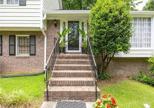 Photo 3 of Single family home for sale at 422 Woodstone W Dr, Marietta, GA 30068 | MLS# 7792979 | Listing updated on 2026-08-20
