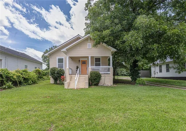 Homes for sale in La Grange, GA | 404 Jefferson St, La Grange, GA 30240 | MLS# 7791542