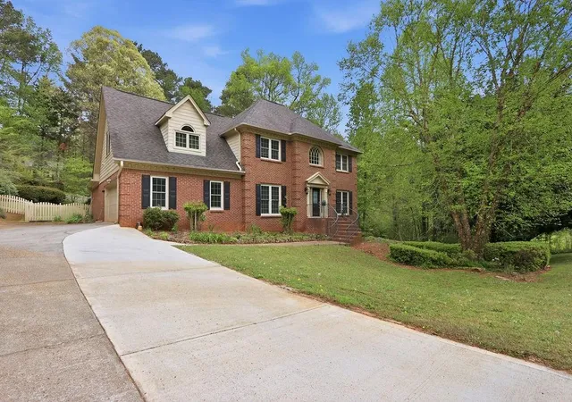 Photo 2 of Single family home for sale at 5445 Summer Cvs Dr, Stone Mountain, GA 30087 | MLS# 7747680 | Listing updated on 2026-08-21