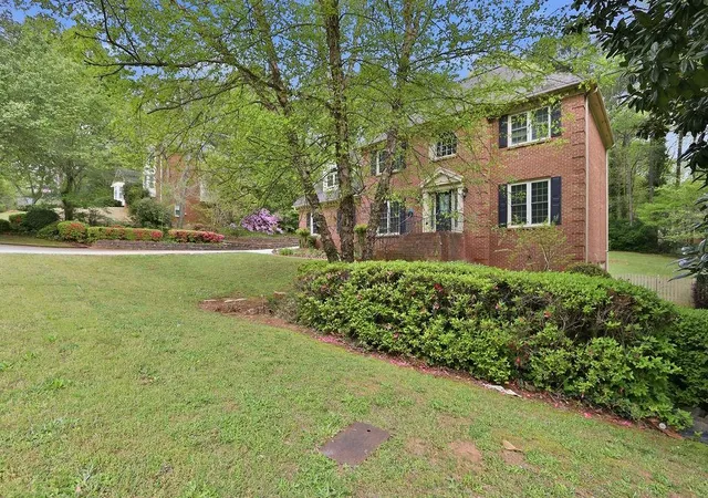 Photo 3 of Single family home for sale at 5445 Summer Cvs Dr, Stone Mountain, GA 30087 | MLS# 7747680 | Listing updated on 2026-08-21