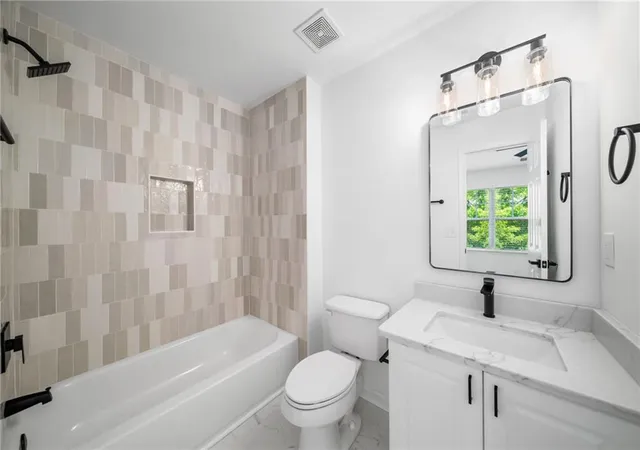Photo 4 of Townhouse for sale at 1232 Liberty Pkwy NW, Atlanta, GA 30318 | MLS# 7759527 | Listing updated on 2026-08-02