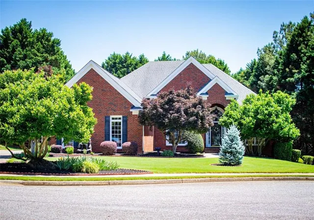 Photo 3 of Single family home for sale at 303 Ivy Brk Ct, Alpharetta, GA 30004 | MLS# 7793070 | Listing updated on 2026-08-30
