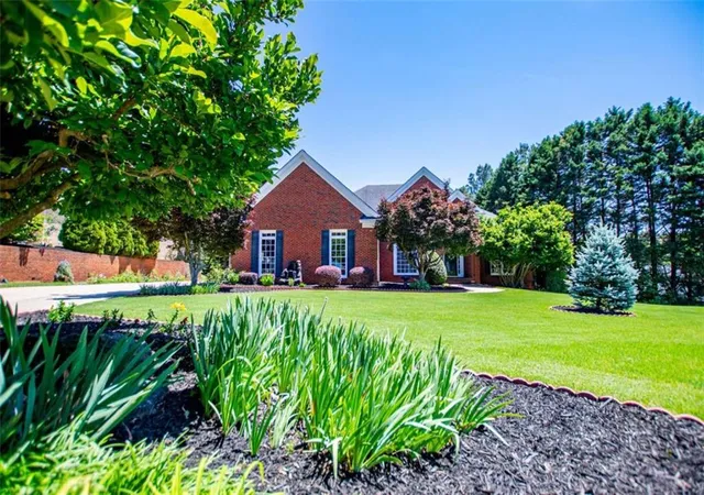 Photo 3 of Single family home for sale at 303 Ivy Brk Ct, Alpharetta, GA 30004 | MLS# 7793070 | Listing updated on 2026-08-30