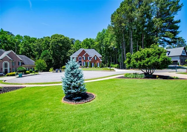 Photo 4 of Single family home for sale at 303 Ivy Brk Ct, Alpharetta, GA 30004 | MLS# 7793070 | Listing updated on 2026-08-30