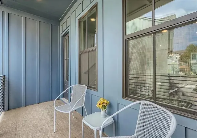 Photo 15 of Townhouse for sale at 180 Chestnut Cir, Atlanta, GA 30342 | MLS# 7828754 | Listing updated on 2026-08-28