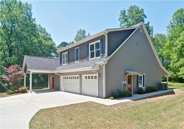 Photo 2 of Sale Pending at 5800 Villa Rica Hwy, Dallas, GA 30157 | MLS# 7815841 | Listing updated on 2026-09-02