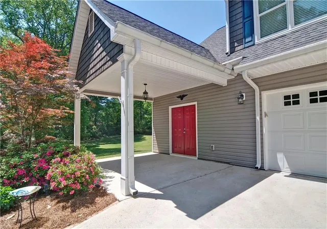 Photo 3 of Sale Pending at 5800 Villa Rica Hwy, Dallas, GA 30157 | MLS# 7815841 | Listing updated on 2026-09-02