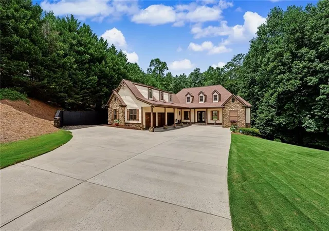 Photo 2 of Single family home for sale at 121 Ests At The Lake Dr, Canton, GA 30114 | MLS# 7806074 | Listing updated on 2026-10-07