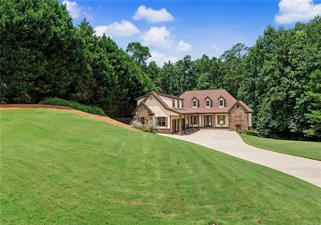 Photo 3 of Single family home for sale at 121 Ests At The Lake Dr, Canton, GA 30114 | MLS# 7806074 | Listing updated on 2026-10-07