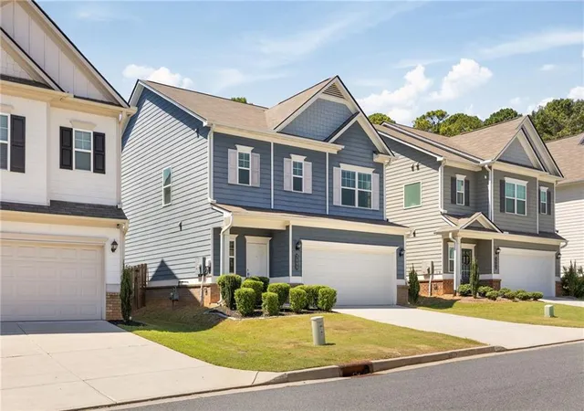 Photo 2 of Single family home for sale at 3899 Clarington Dr, Marietta, GA 30066 | MLS# 7827530 | Listing updated on 2026-09-14