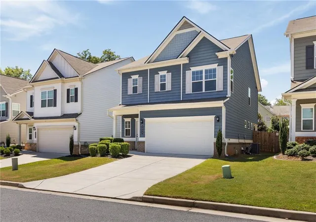 Photo 3 of Single family home for sale at 3899 Clarington Dr, Marietta, GA 30066 | MLS# 7827530 | Listing updated on 2026-09-14