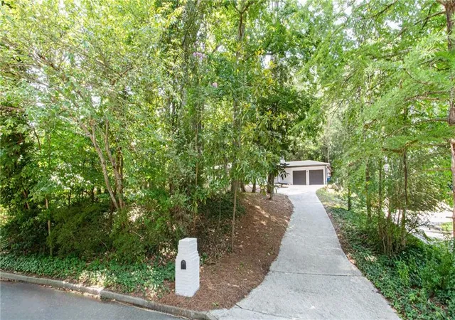 Photo 3 of Single family home for sale at 1460 Loch Lomond Trl Sw, Atlanta, GA 30331 | MLS# 7821586 | Listing updated on 2026-10-12