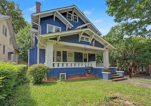 Photo 3 of Sale Pending at 811 Saint Charles Ave NE, Atlanta, GA 30306 | MLS# 7791886 | Listing updated on 2026-10-27
