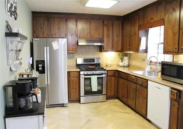 Photo 3 of Sale Pending at 503 Little River Ct, Woodstock, GA 30189 | MLS# 7822724 | Listing updated on 2026-09-10
