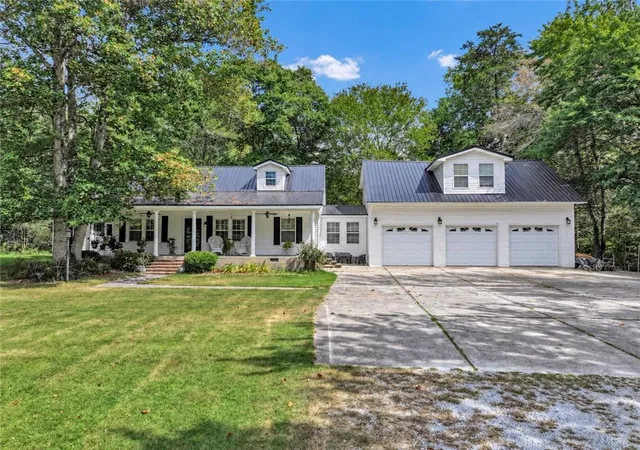 Photo 1 of Single family home for sale at 1011 Rainey Rd, Temple, GA 30179 | MLS# 7842559 | Listing updated on 2026-10-13