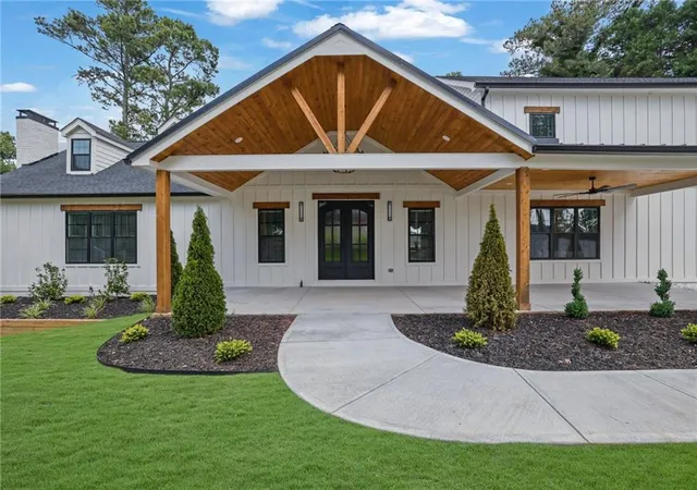 3rd image of 11505 Elkins Rd, Roswell, GA 30076 | MLS# 7795969