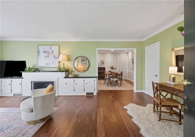 Listing Photo 5 - Condo for sale in building located at 1367 Chalmette Dr NE, Atlanta, GA 30306
