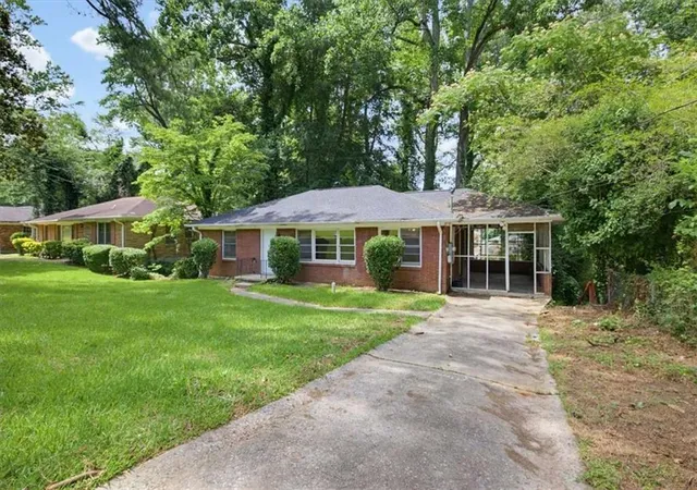 Photo 3 of Sale Pending at 1900 Windsor Dr, Atlanta, GA 30311 | MLS# 7794956 | Listing updated on 2026-09-21