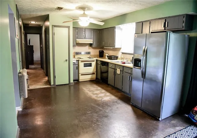 Photo 3 of Sale Pending at 8943 Gatewood Cir, Jonesboro, GA 30238 | MLS# 7752134 | Listing updated on 2026-07-26