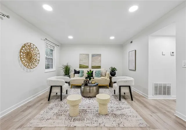 3rd image of 6900 Roswell Rd #1D, Atlanta, GA 30328 | MLS# 7797159